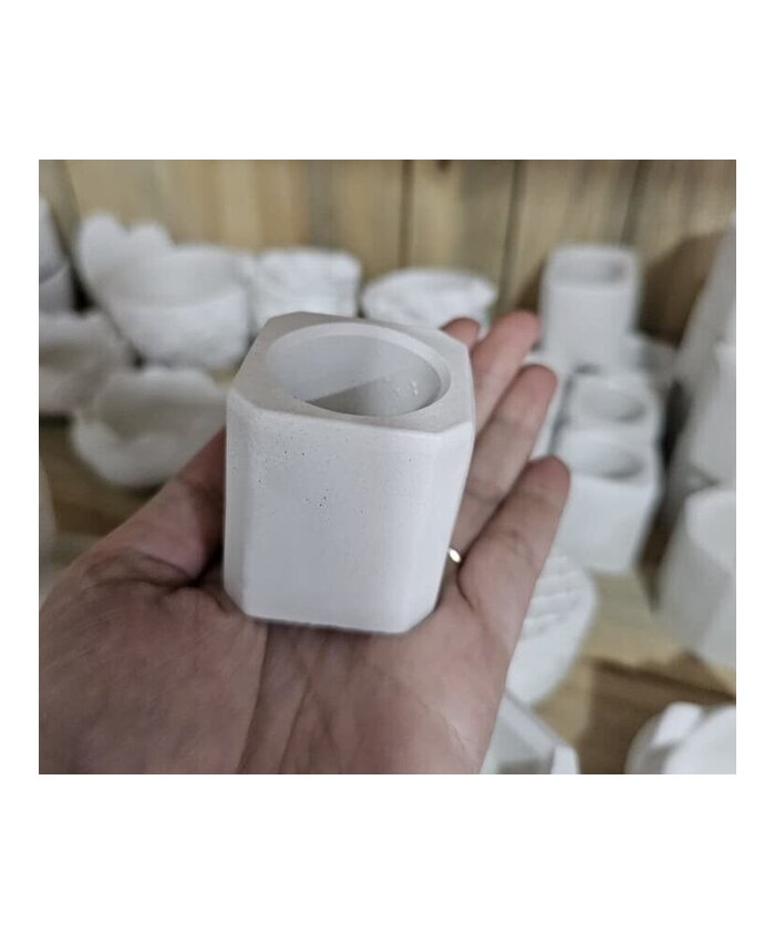 PIEZAS DE CEMENTO ENVASE CUADRADO ALTO PEQUEÑO